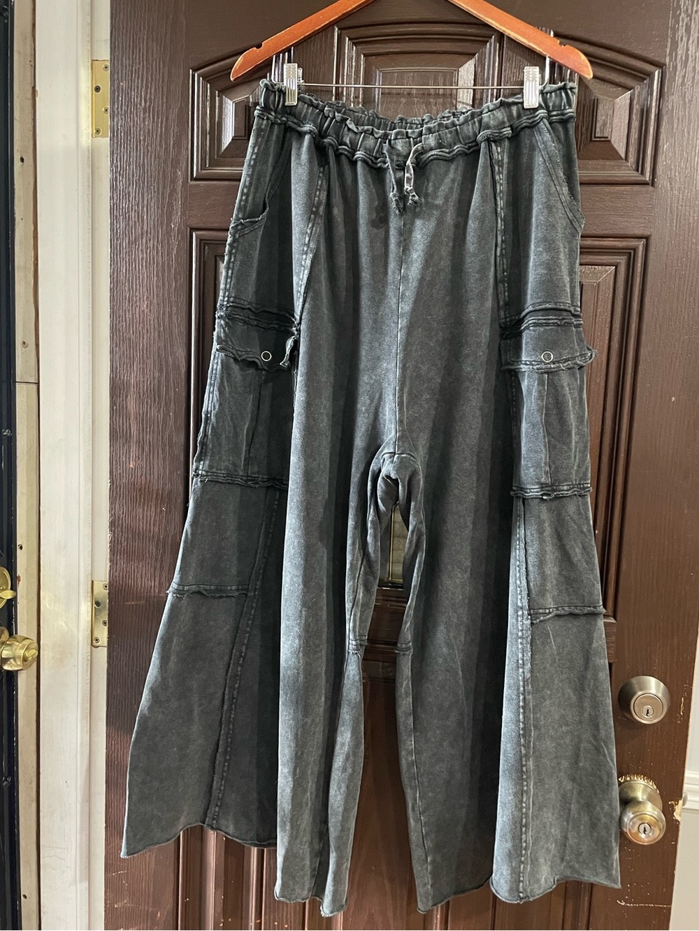 Easel Los Angeles 2X Charcoal Mineral Wash Wide Leg Cargo Pants Boho